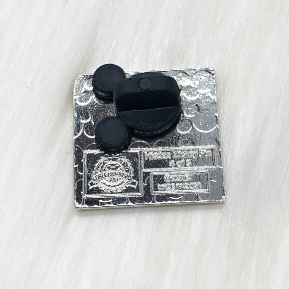 🔮 5/$25 Disneyland Resort Peter Pan Tinker‎ Bell Smile Pin - Picture 3 of 3